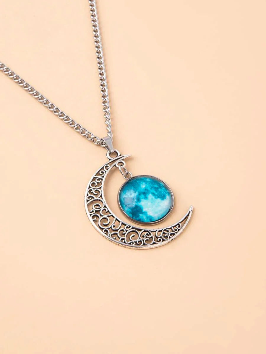 suteyi Moon Pendant Necklace