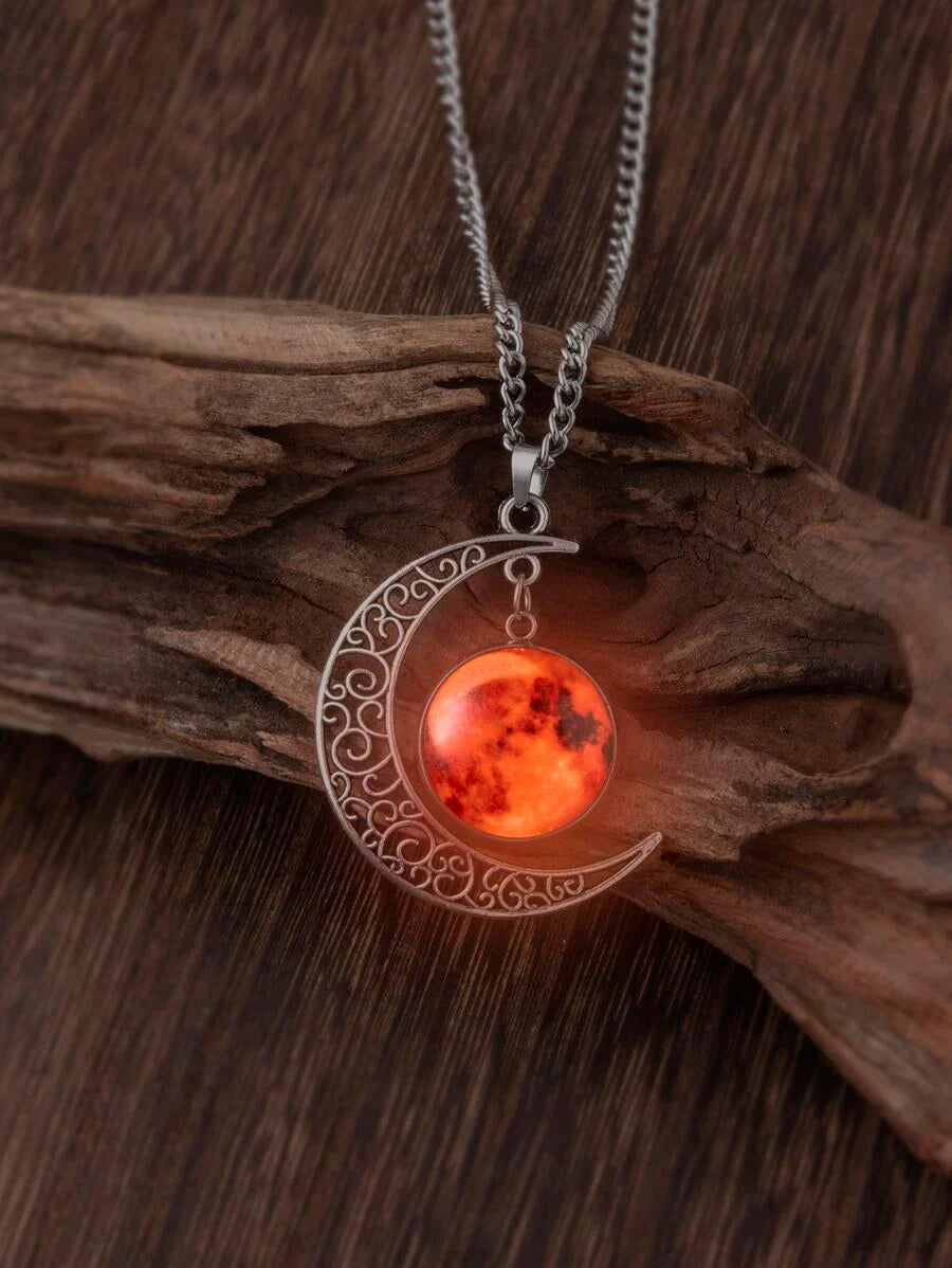 suteyi Moon Pendant Necklace